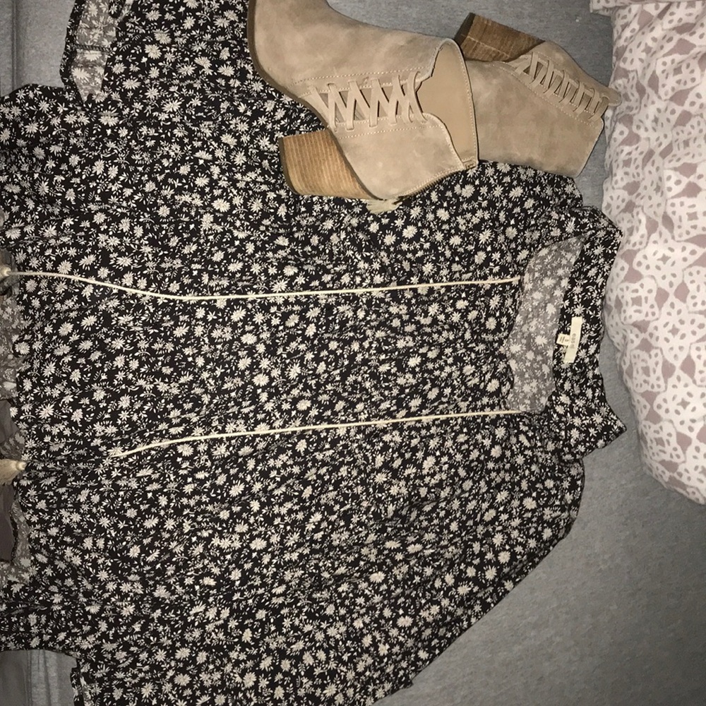 Boutique bell sleeve shirt